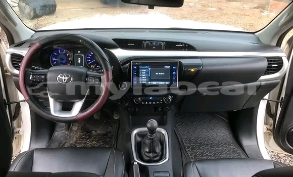 ຊື້ ໃຊ້ແລ້ວ Toyota REVO CAB Z-EDITION White ລົດ ໃນ Vientiane ໃນ Vientiane Province ຊື້ ໃຊ້ແລ້ວ Toyota REVO CAB Z-EDITION White ລົດ ໃນ Vientiane ໃນ Vientiane Province