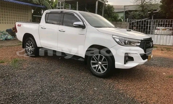 ຊື້ ໃຊ້ແລ້ວ Toyota REVO CAB Z-EDITION White ລົດ ໃນ Vientiane ໃນ Vientiane Province ຊື້ ໃຊ້ແລ້ວ Toyota REVO CAB Z-EDITION White ລົດ ໃນ Vientiane ໃນ Vientiane Province