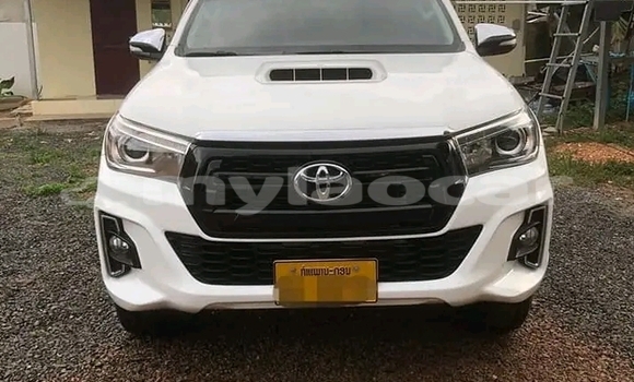 ຊື້ ໃຊ້ແລ້ວ Toyota REVO CAB Z-EDITION White ລົດ ໃນ Vientiane ໃນ Vientiane Province ຊື້ ໃຊ້ແລ້ວ Toyota REVO CAB Z-EDITION White ລົດ ໃນ Vientiane ໃນ Vientiane Province