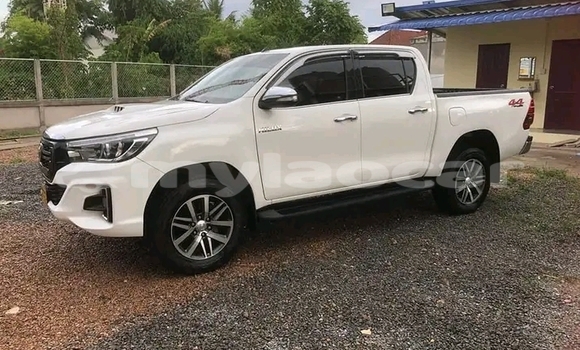 ຊື້ ໃຊ້ແລ້ວ Toyota REVO CAB Z-EDITION White ລົດ ໃນ Vientiane ໃນ Vientiane Province ຊື້ ໃຊ້ແລ້ວ Toyota REVO CAB Z-EDITION White ລົດ ໃນ Vientiane ໃນ Vientiane Province