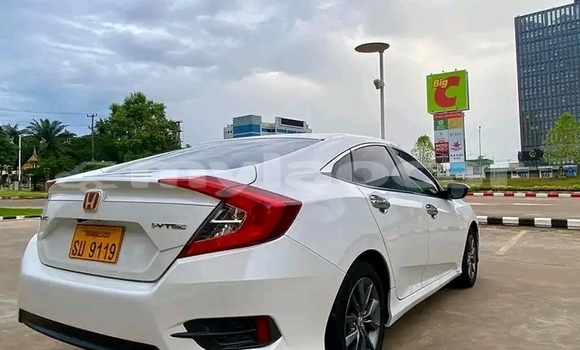 Acheter Occasion Voiture Honda Civic Blanc à Luang Prabang, Louangphabang Province Acheter Occasion Voiture Honda Civic Blanc à Luang Prabang, Louangphabang Province