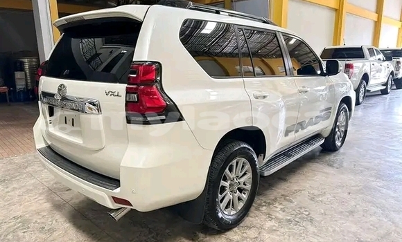 ຊື້ ໃຊ້ແລ້ວ Toyota Prado White ລົດ ໃນ Saravan ໃນ Salavan Province ຊື້ ໃຊ້ແລ້ວ Toyota Prado White ລົດ ໃນ Saravan ໃນ Salavan Province