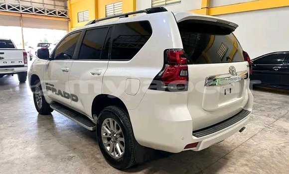 ຊື້ ໃຊ້ແລ້ວ Toyota Prado White ລົດ ໃນ Saravan ໃນ Salavan Province ຊື້ ໃຊ້ແລ້ວ Toyota Prado White ລົດ ໃນ Saravan ໃນ Salavan Province