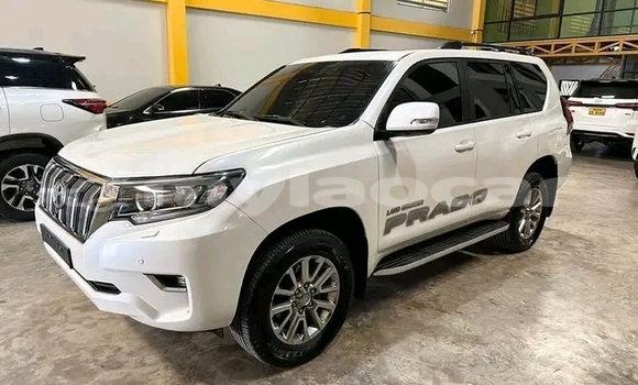 ຊື້ ໃຊ້ແລ້ວ Toyota Prado White ລົດ ໃນ Saravan ໃນ Salavan Province ຊື້ ໃຊ້ແລ້ວ Toyota Prado White ລົດ ໃນ Saravan ໃນ Salavan Province