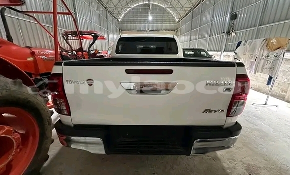 ຊື້ ໃຊ້ແລ້ວ Toyota Hilux White ລົດ ໃນ Samakhixai ໃນ Attapeu Province ຊື້ ໃຊ້ແລ້ວ Toyota Hilux White ລົດ ໃນ Samakhixai ໃນ Attapeu Province