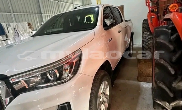 ຊື້ ໃຊ້ແລ້ວ Toyota Hilux White ລົດ ໃນ Samakhixai ໃນ Attapeu Province ຊື້ ໃຊ້ແລ້ວ Toyota Hilux White ລົດ ໃນ Samakhixai ໃນ Attapeu Province