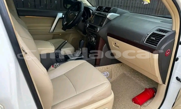 Acheter Occasion Voiture Toyota Prado Blanc à Vientiane, Vientiane Province Acheter Occasion Voiture Toyota Prado Blanc à Vientiane, Vientiane Province