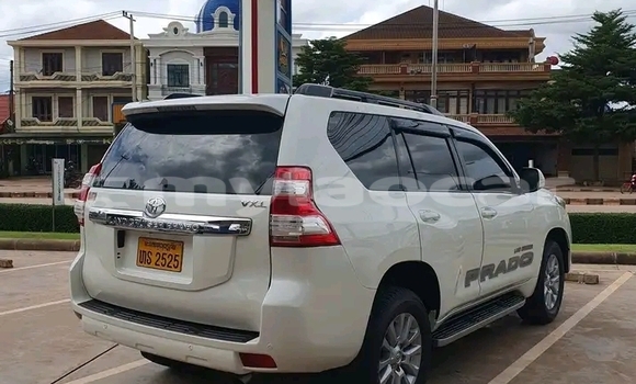 Acheter Occasion Voiture Toyota Prado Blanc à Vientiane, Vientiane Province Acheter Occasion Voiture Toyota Prado Blanc à Vientiane, Vientiane Province