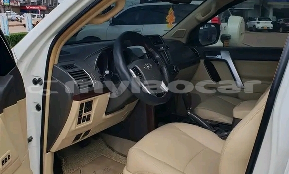 Acheter Occasion Voiture Toyota Prado Blanc à Vientiane, Vientiane Province Acheter Occasion Voiture Toyota Prado Blanc à Vientiane, Vientiane Province
