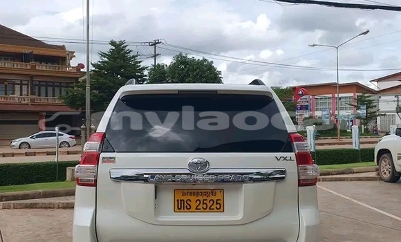 Acheter Occasion Voiture Toyota Prado Blanc à Vientiane, Vientiane Province Acheter Occasion Voiture Toyota Prado Blanc à Vientiane, Vientiane Province