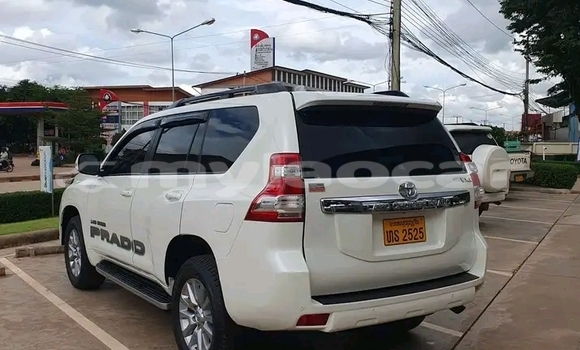 Acheter Occasion Voiture Toyota Prado Blanc à Vientiane, Vientiane Province Acheter Occasion Voiture Toyota Prado Blanc à Vientiane, Vientiane Province