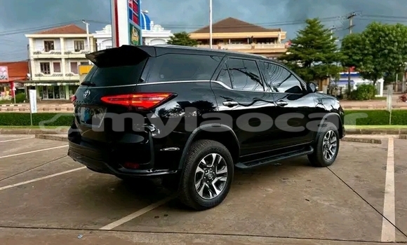 Acheter Occasion Voiture Toyota Fortuner Noir à Xam Nua, Houaphan Province Acheter Occasion Voiture Toyota Fortuner Noir à Xam Nua, Houaphan Province