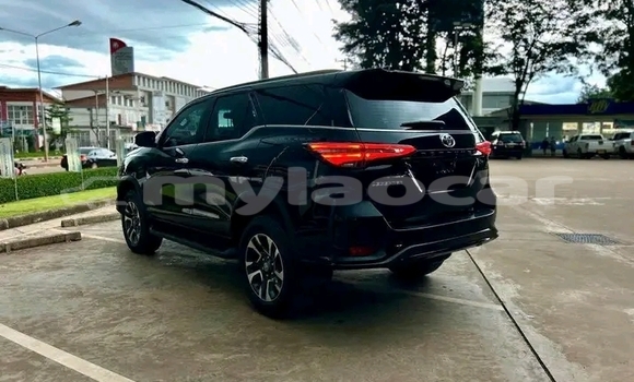 Acheter Occasion Voiture Toyota Fortuner Noir à Xam Nua, Houaphan Province Acheter Occasion Voiture Toyota Fortuner Noir à Xam Nua, Houaphan Province