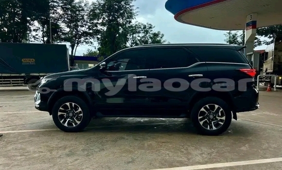 Acheter Occasion Voiture Toyota Fortuner Noir à Xam Nua, Houaphan Province Acheter Occasion Voiture Toyota Fortuner Noir à Xam Nua, Houaphan Province