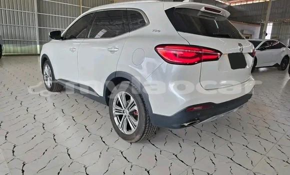 Buy Used Hyundai Elantra White Car in Luang Namtha in Luang Namtha Province Buy Used Hyundai Elantra White Car in Luang Namtha in Luang Namtha Province