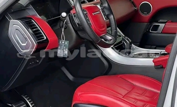 Buy Used Land Rover Range Rover White Car in Luang Prabang in Louangphabang Province Buy Used Land Rover Range Rover White Car in Luang Prabang in Louangphabang Province