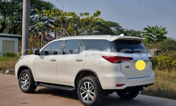 Buy Used Toyota Fortuner White Car in Luang Prabang in Louangphabang Province Buy Used Toyota Fortuner White Car in Luang Prabang in Louangphabang Province