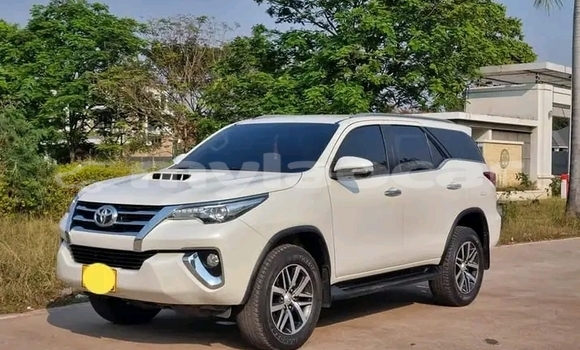 Buy Used Toyota Fortuner White Car in Luang Prabang in Louangphabang Province Buy Used Toyota Fortuner White Car in Luang Prabang in Louangphabang Province