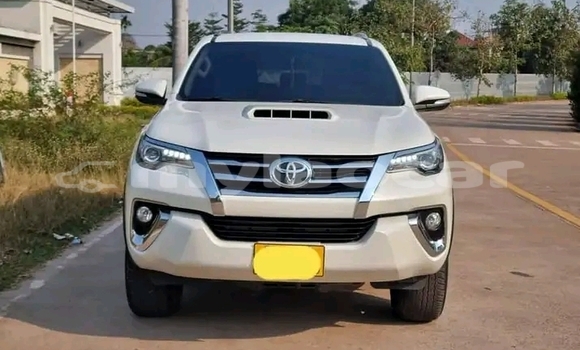 Buy Used Toyota Fortuner White Car in Luang Prabang in Louangphabang Province Buy Used Toyota Fortuner White Car in Luang Prabang in Louangphabang Province