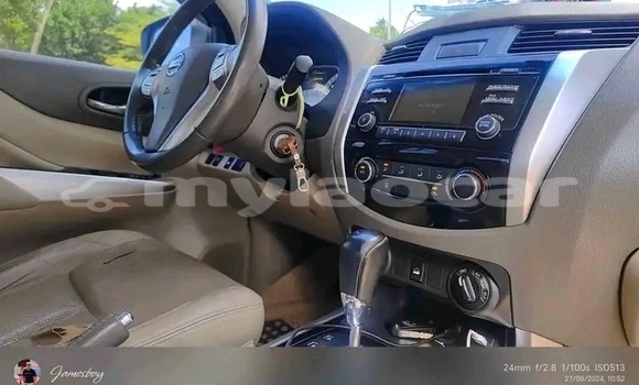 Buy Used Nissan Navara White Car in Luang Namtha in Luang Namtha Province