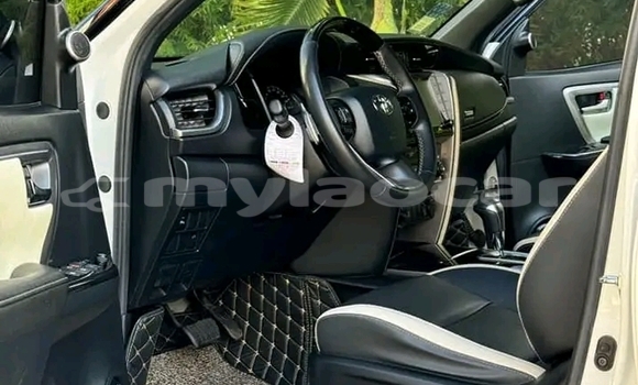 Buy Used Toyota Fortuner White Car in Luang Prabang in Louangphabang Province Buy Used Toyota Fortuner White Car in Luang Prabang in Louangphabang Province