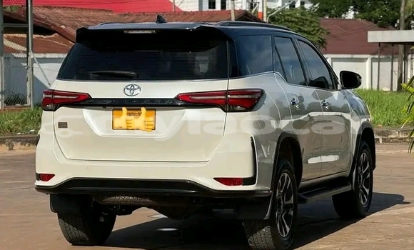 Buy Used Toyota Fortuner White Car in Luang Prabang in Louangphabang Province Buy Used Toyota Fortuner White Car in Luang Prabang in Louangphabang Province