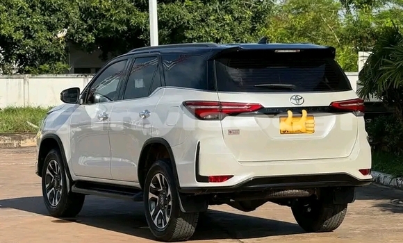 Buy Used Toyota Fortuner White Car in Luang Prabang in Louangphabang Province Buy Used Toyota Fortuner White Car in Luang Prabang in Louangphabang Province