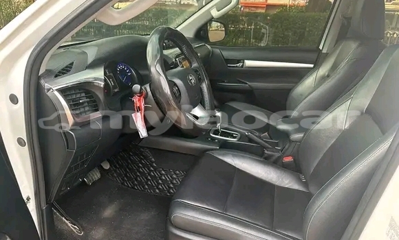 Buy Used Toyota Hilux White Car in Muang Xay in Oudômxai Province Buy Used Toyota Hilux White Car in Muang Xay in Oudômxai Province