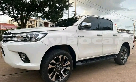 Buy Used Toyota Hilux White Car in Muang Xay in Oudômxai Province Buy Used Toyota Hilux White Car in Muang Xay in Oudômxai Province