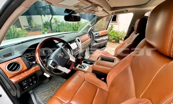 Buy Used Toyota Tundra White Car in Vientiane in Vientiane Province Buy Used Toyota Tundra White Car in Vientiane in Vientiane Province