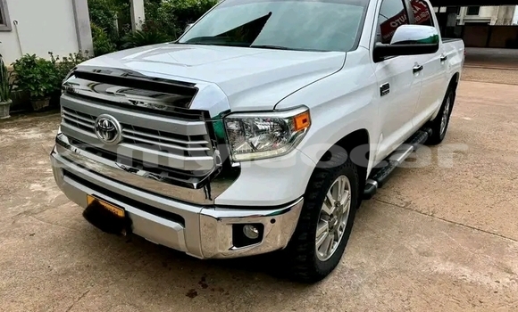 Buy Used Toyota Tundra White Car in Vientiane in Vientiane Province Buy Used Toyota Tundra White Car in Vientiane in Vientiane Province