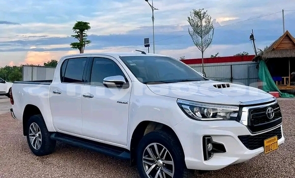Buy Used Toyota Hilux White Car in Luang Prabang in Louangphabang Province Buy Used Toyota Hilux White Car in Luang Prabang in Louangphabang Province