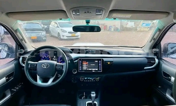 Buy Used Toyota Hilux White Car in Luang Prabang in Louangphabang Province Buy Used Toyota Hilux White Car in Luang Prabang in Louangphabang Province