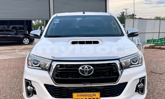 Buy Used Toyota Hilux White Car in Luang Prabang in Louangphabang Province Buy Used Toyota Hilux White Car in Luang Prabang in Louangphabang Province