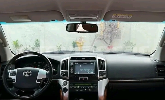 Buy Used Toyota Land Cruiser White Car in Luang Prabang in Louangphabang Province Buy Used Toyota Land Cruiser White Car in Luang Prabang in Louangphabang Province