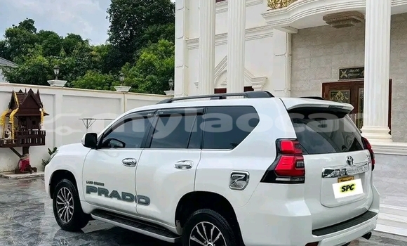 Buy Used Toyota Prado White Car in Vientiane in Vientiane Province Buy Used Toyota Prado White Car in Vientiane in Vientiane Province
