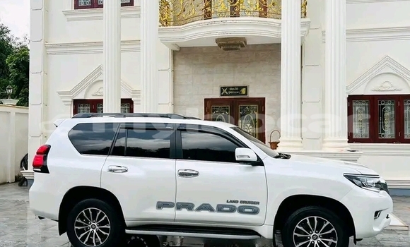 Buy Used Toyota Prado White Car in Vientiane in Vientiane Province Buy Used Toyota Prado White Car in Vientiane in Vientiane Province