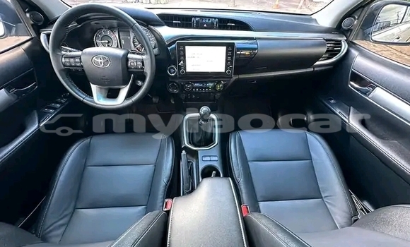 Buy Used Toyota Hilux White Car in Luang Namtha in Luang Namtha Province Buy Used Toyota Hilux White Car in Luang Namtha in Luang Namtha Province