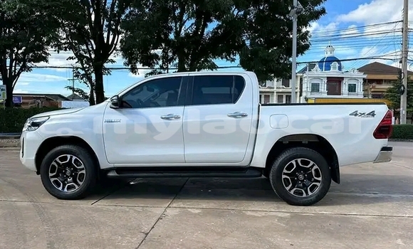 Buy Used Toyota Hilux White Car in Luang Namtha in Luang Namtha Province Buy Used Toyota Hilux White Car in Luang Namtha in Luang Namtha Province
