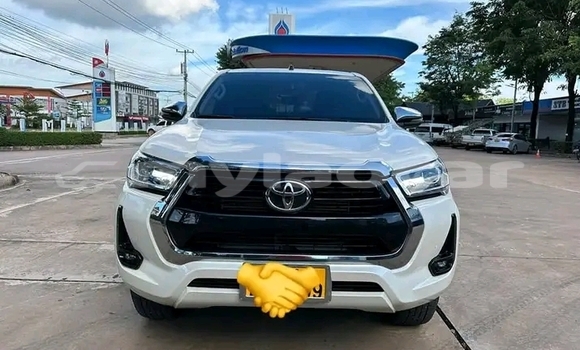 Buy Used Toyota Hilux White Car in Luang Namtha in Luang Namtha Province Buy Used Toyota Hilux White Car in Luang Namtha in Luang Namtha Province