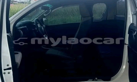 Buy Used Toyota Hilux White Car in Vientiane in Vientiane Province Buy Used Toyota Hilux White Car in Vientiane in Vientiane Province