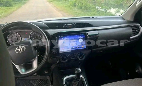 Buy Used Toyota Hilux White Car in Vientiane in Vientiane Province Buy Used Toyota Hilux White Car in Vientiane in Vientiane Province