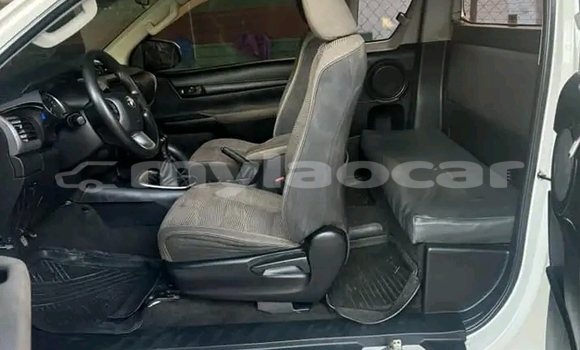 Buy Used Toyota Hilux White Car in Vientiane in Vientiane Province Buy Used Toyota Hilux White Car in Vientiane in Vientiane Province