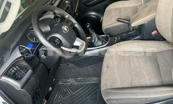 Buy Used Toyota Hilux White Car in Vientiane in Vientiane Province Buy Used Toyota Hilux White Car in Vientiane in Vientiane Province