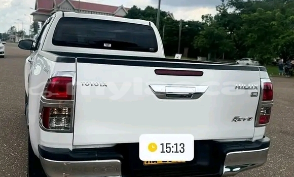 Buy Used Toyota Hilux White Car in Vientiane in Vientiane Province Buy Used Toyota Hilux White Car in Vientiane in Vientiane Province