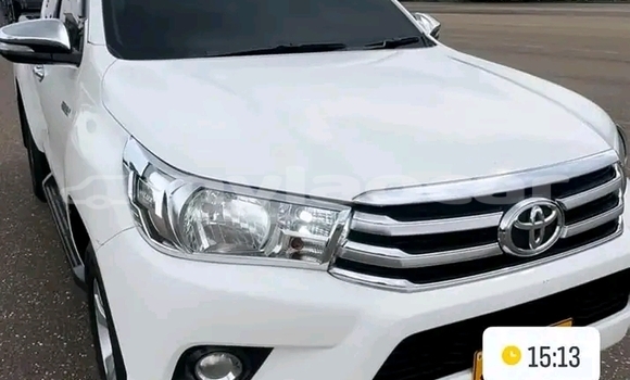 Buy Used Toyota Hilux White Car in Vientiane in Vientiane Province Buy Used Toyota Hilux White Car in Vientiane in Vientiane Province