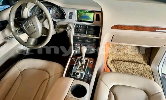 Buy Used Audi Q7 White Car in Vientiane in Vientiane Province
