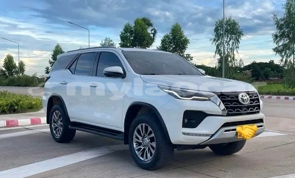 Buy Used Toyota Fortuner White Car in Samakhixai in Attapeu Province Buy Used Toyota Fortuner White Car in Samakhixai in Attapeu Province