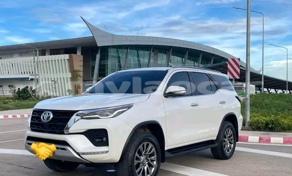 Buy Used Toyota Fortuner White Car in Samakhixai in Attapeu Province Buy Used Toyota Fortuner White Car in Samakhixai in Attapeu Province