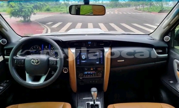 Buy Used Toyota Fortuner White Car in Luang Prabang in Louangphabang Province Buy Used Toyota Fortuner White Car in Luang Prabang in Louangphabang Province